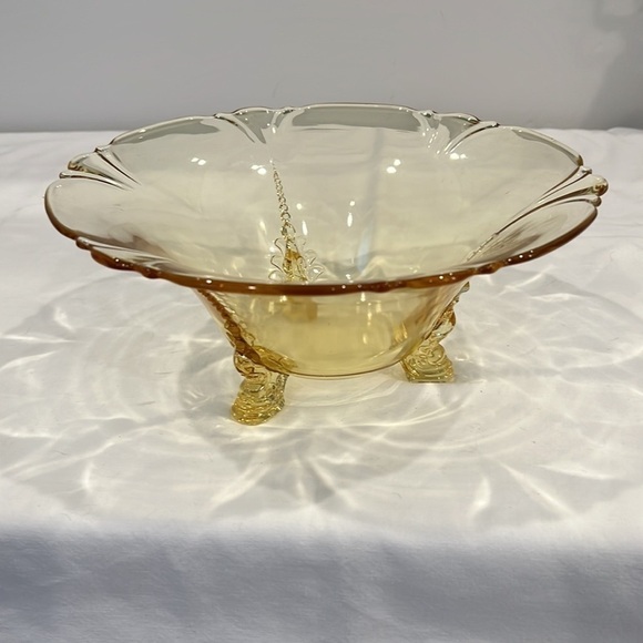 Heisey Vintage Empress “sahara Yellow”, 3 Dolphin Footed, Flared Bowl. - Picture 1 of 8
